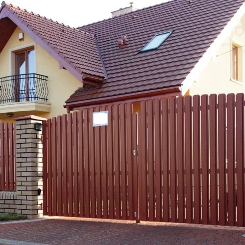 Забор из евроштакетника